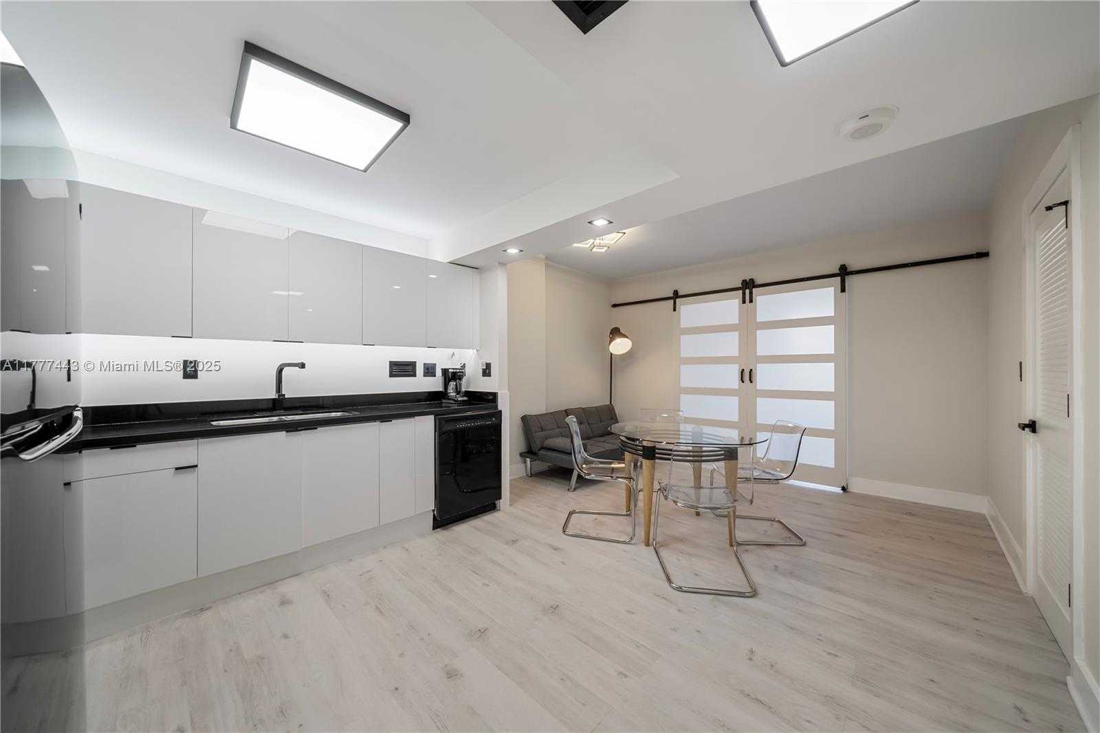 Small Image of 2301 COLLINS AVE #1130, Miami Beach Number 7