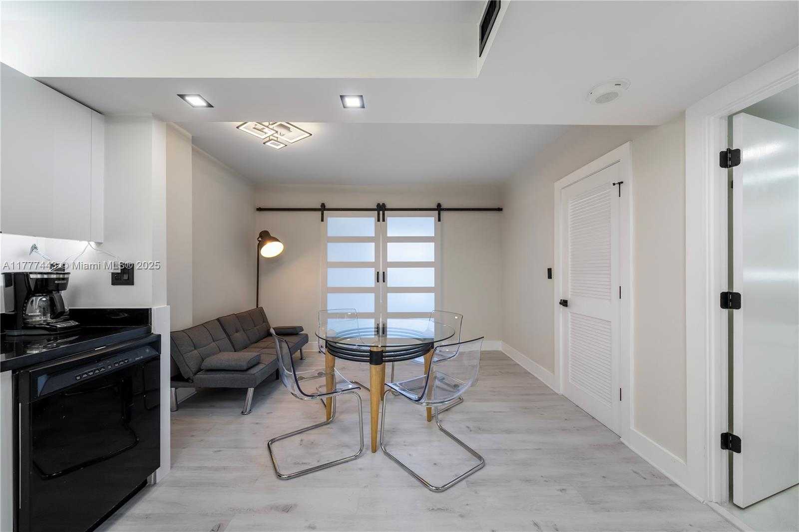 Small Image of 2301 COLLINS AVE #1130, Miami Beach Number 8