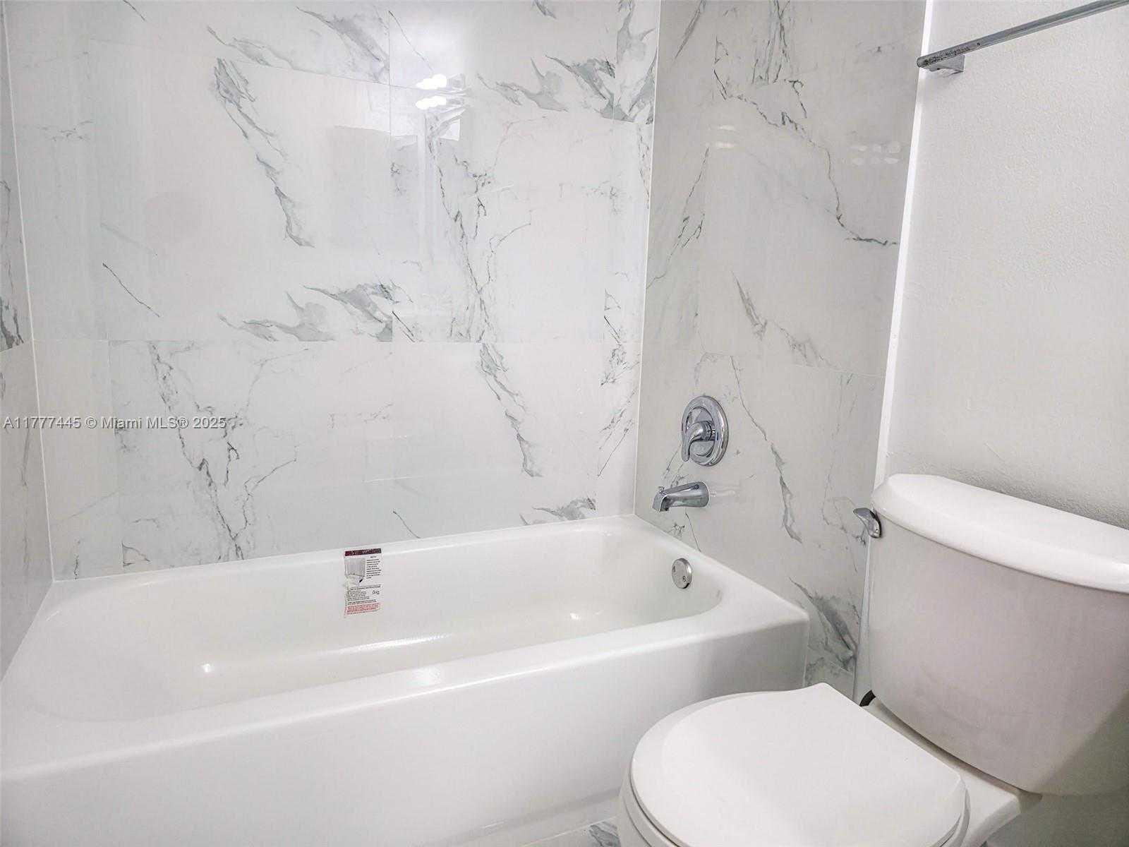 Small Image of 8290 LAKE DR #422, Doral Number 8