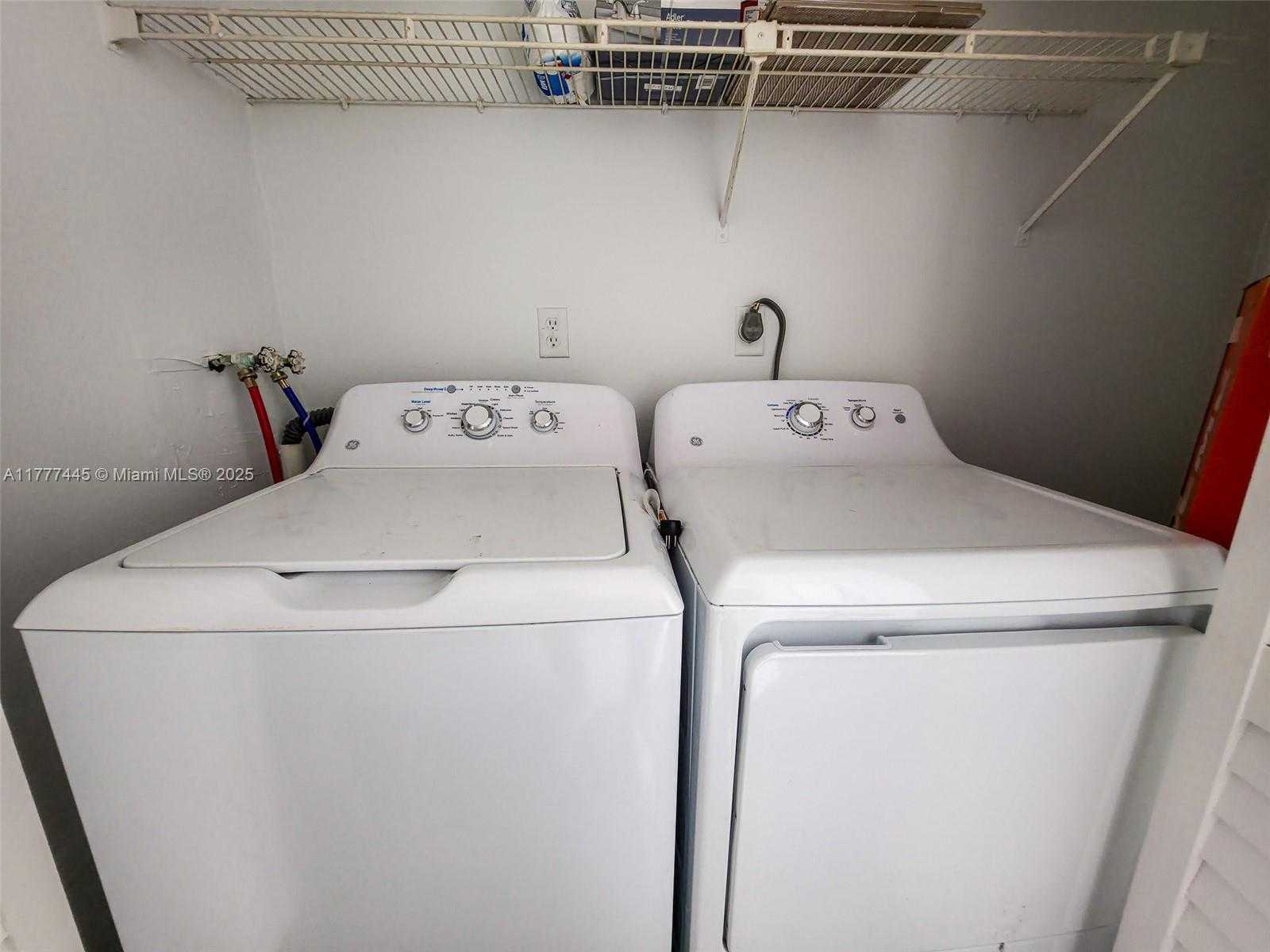 Small Image of 8290 LAKE DR #422, Doral Number 9