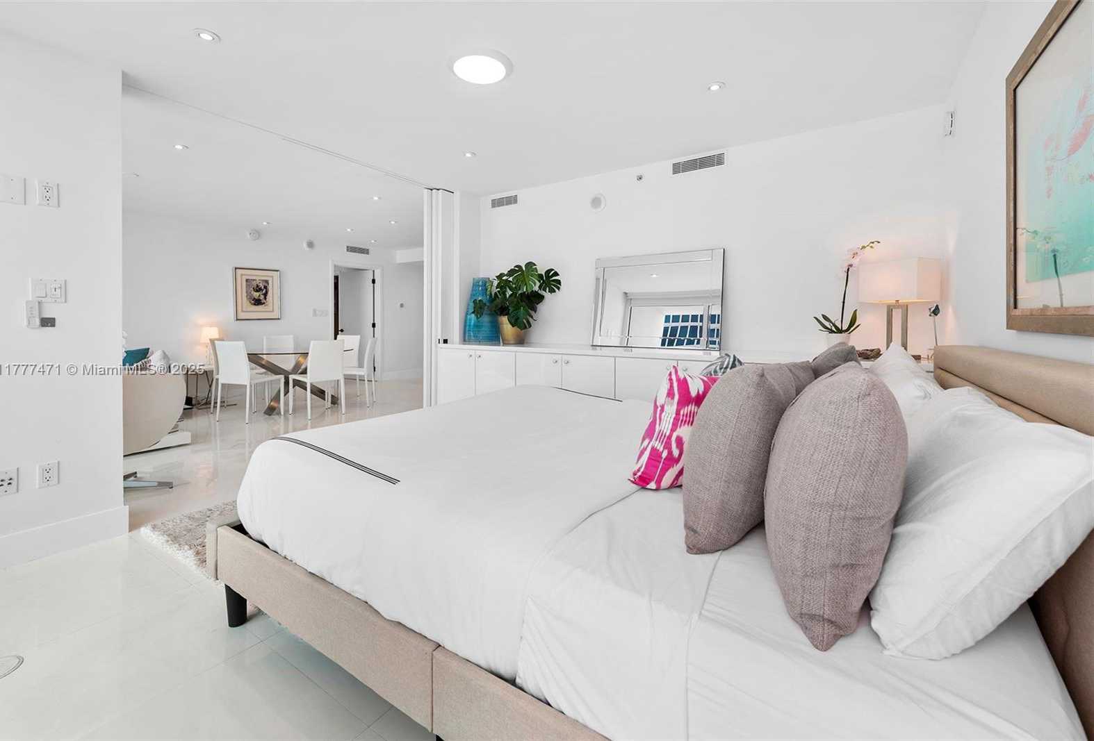 Small Image of 6801 COLLINS AVE #1206, Miami Beach Number 20