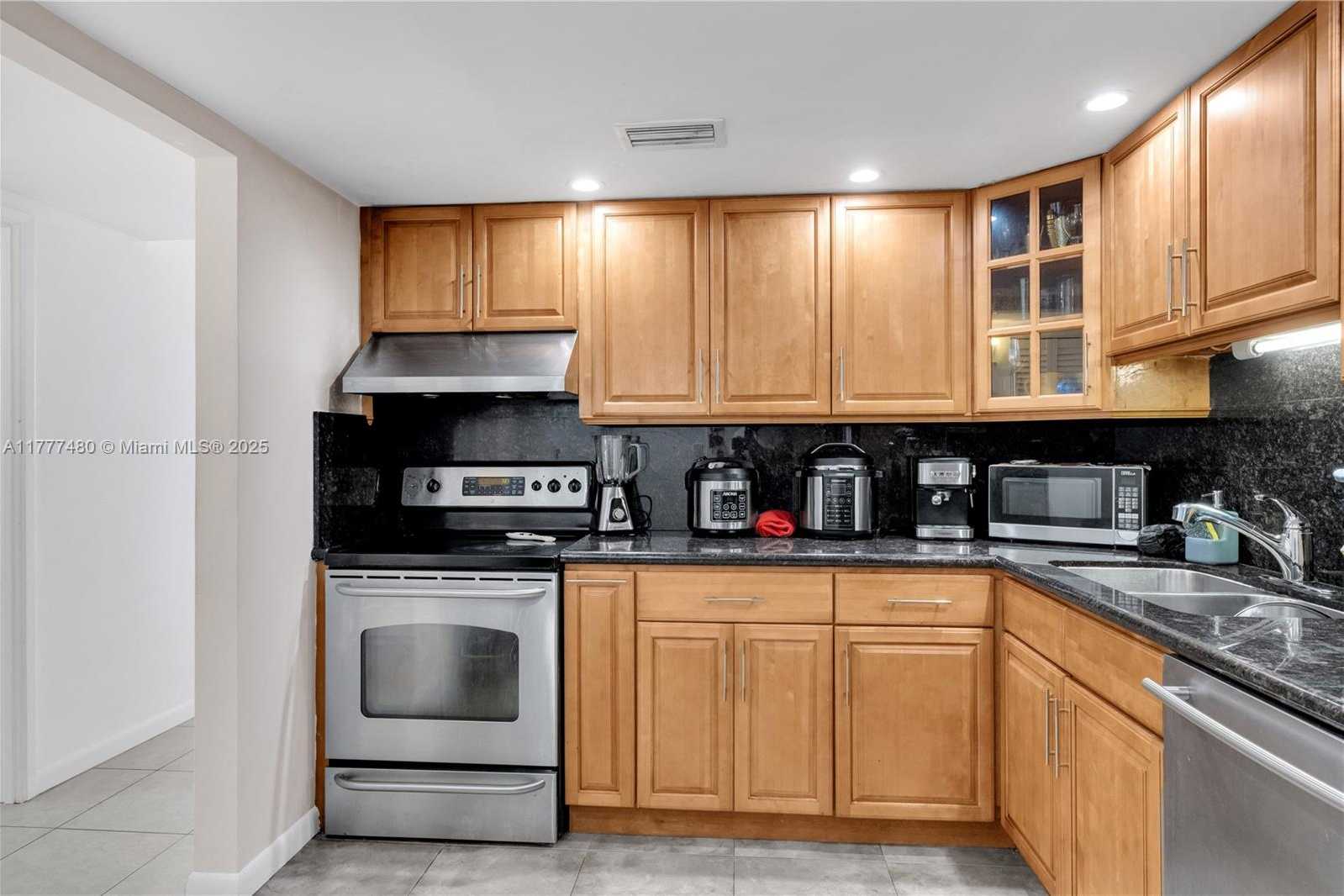 Small Image of 1351 NORTH EAST MIAMI GARDENS DR #722E, Miami Number 16