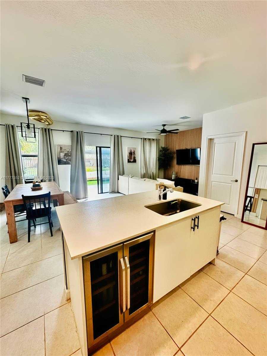 Small Image of 452 NORTH WEST 203 RD #452, Miami Gardens Number 7