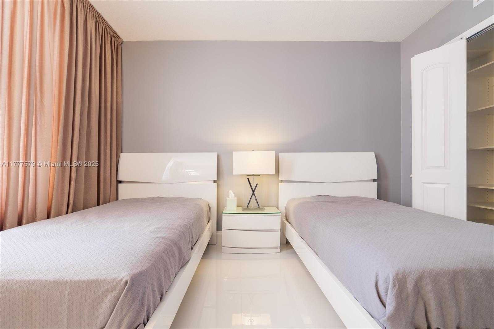 Small Image of 2500 PARKVIEW DR #1117, Hallandale Beach Number 14