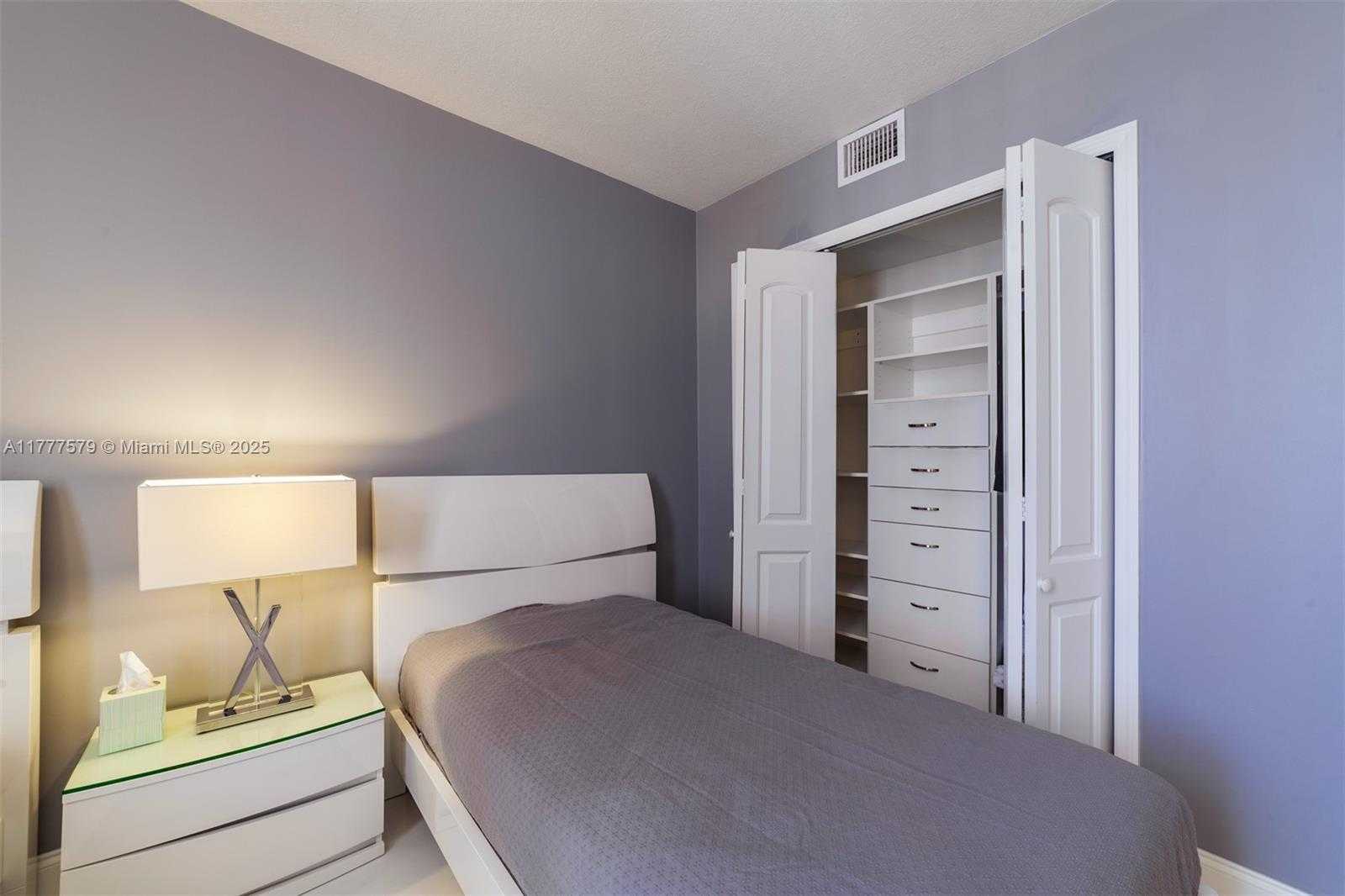 Small Image of 2500 PARKVIEW DR #1117, Hallandale Beach Number 15