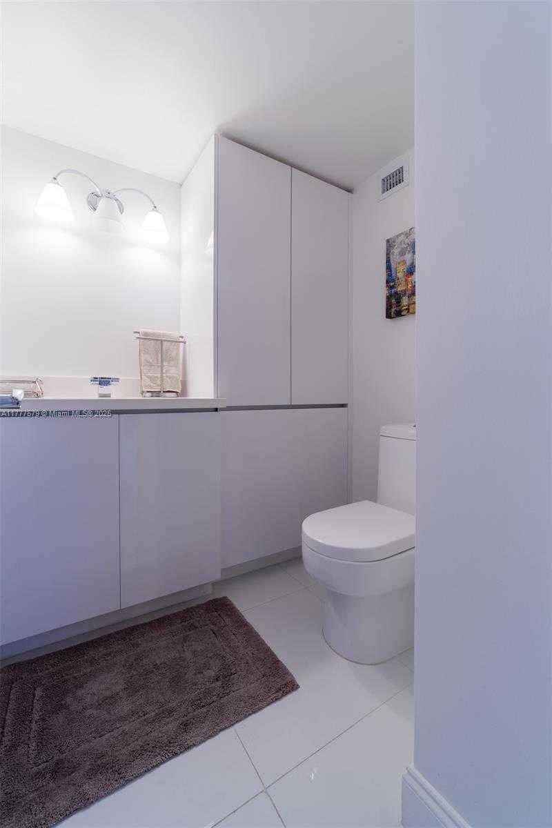 Small Image of 2500 PARKVIEW DR #1117, Hallandale Beach Number 16