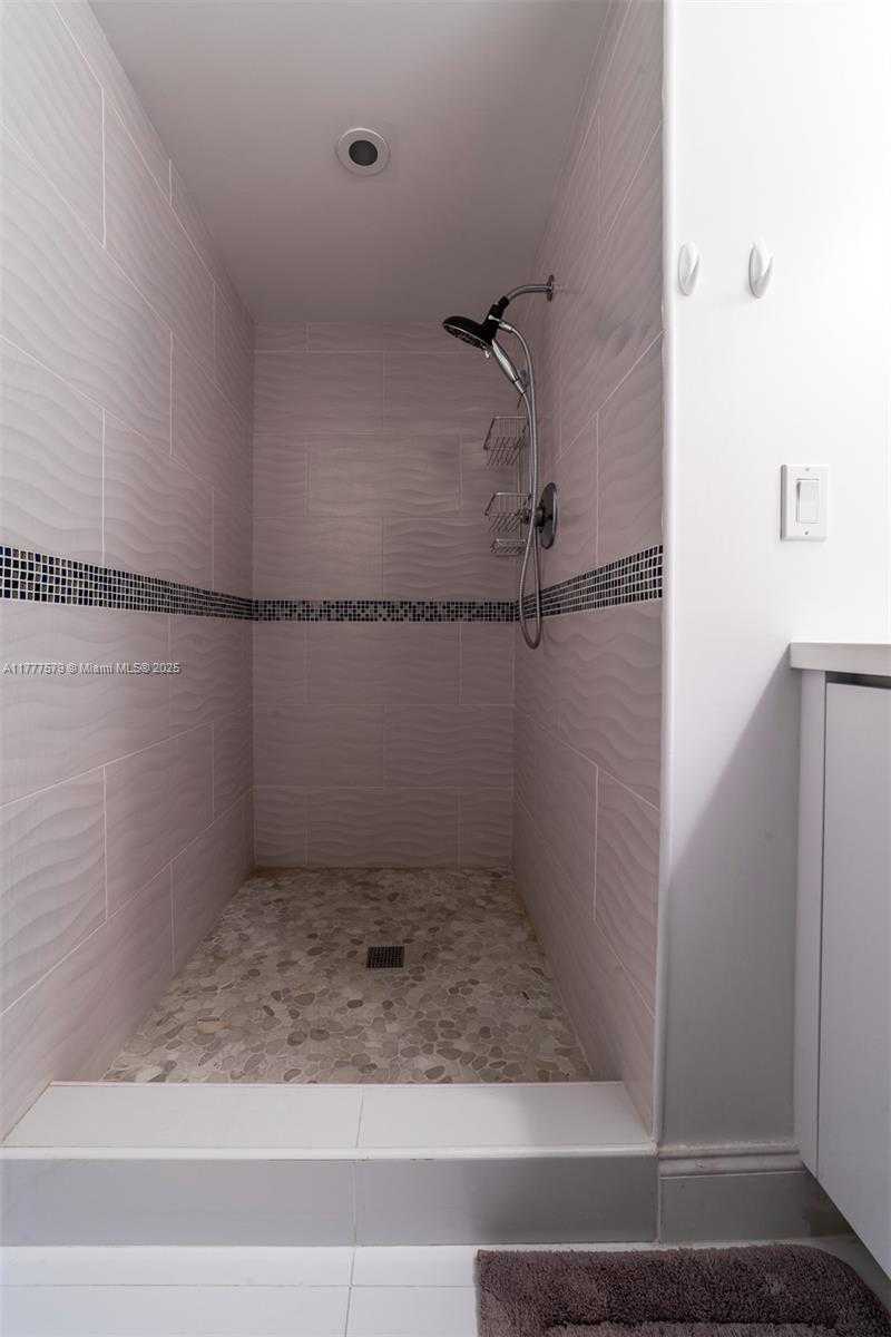 Small Image of 2500 PARKVIEW DR #1117, Hallandale Beach Number 17