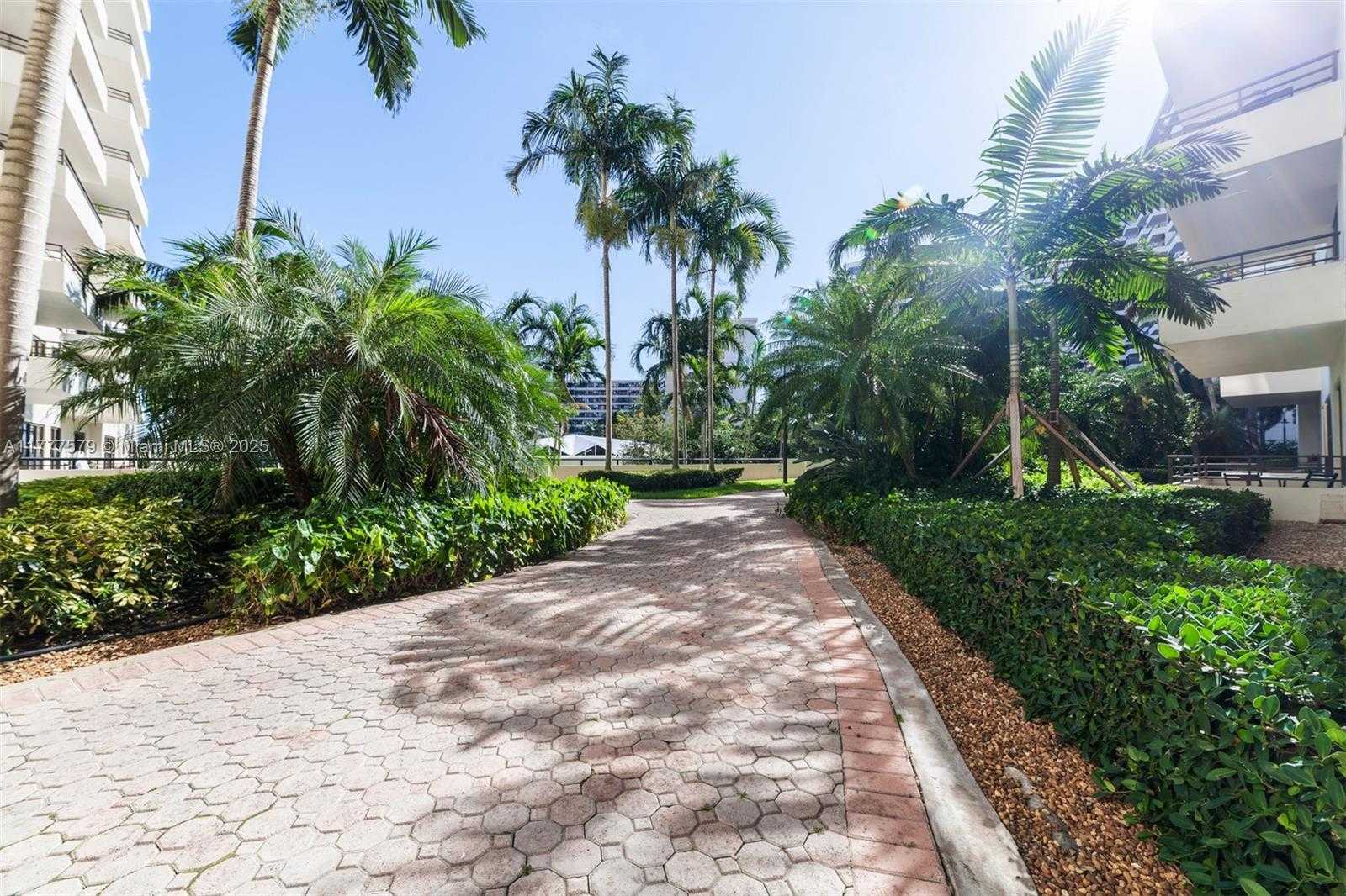Small Image of 2500 PARKVIEW DR #1117, Hallandale Beach Number 18