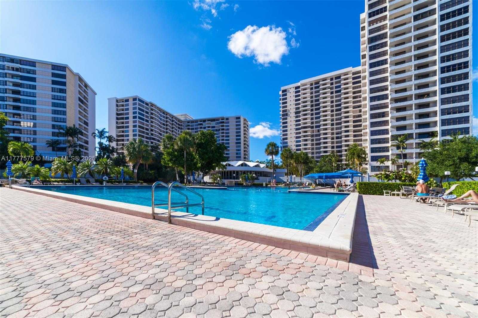 Small Image of 2500 PARKVIEW DR #1117, Hallandale Beach Number 21