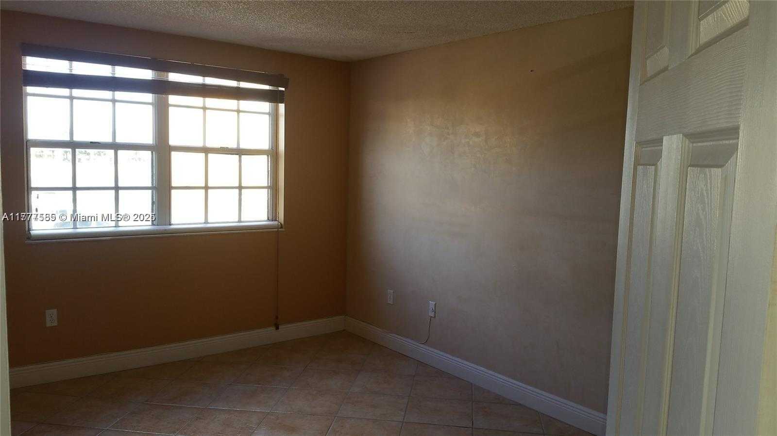 Small Image of 9725 FONTAINEBLEAU BLVD #A209, Miami Number 4
