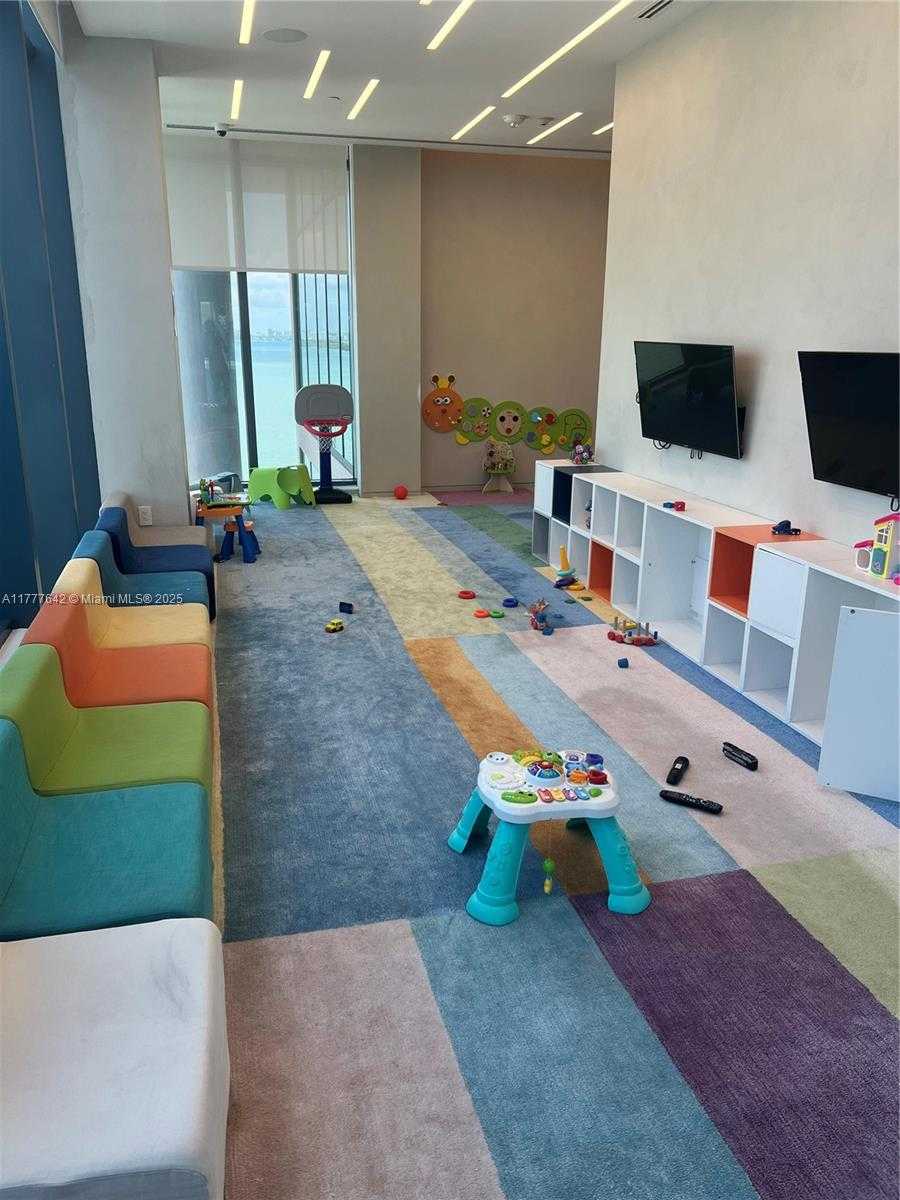 Imagen de Pequeño Objeto