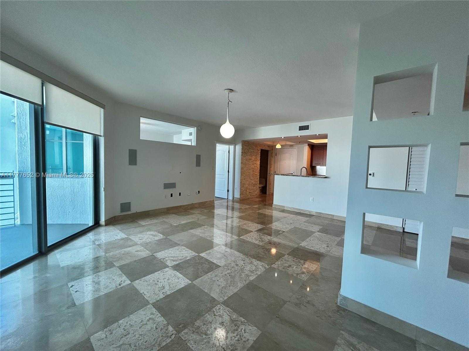 Small Image of 110 WASHINGTON AVE #1814, Miami Beach Number 2