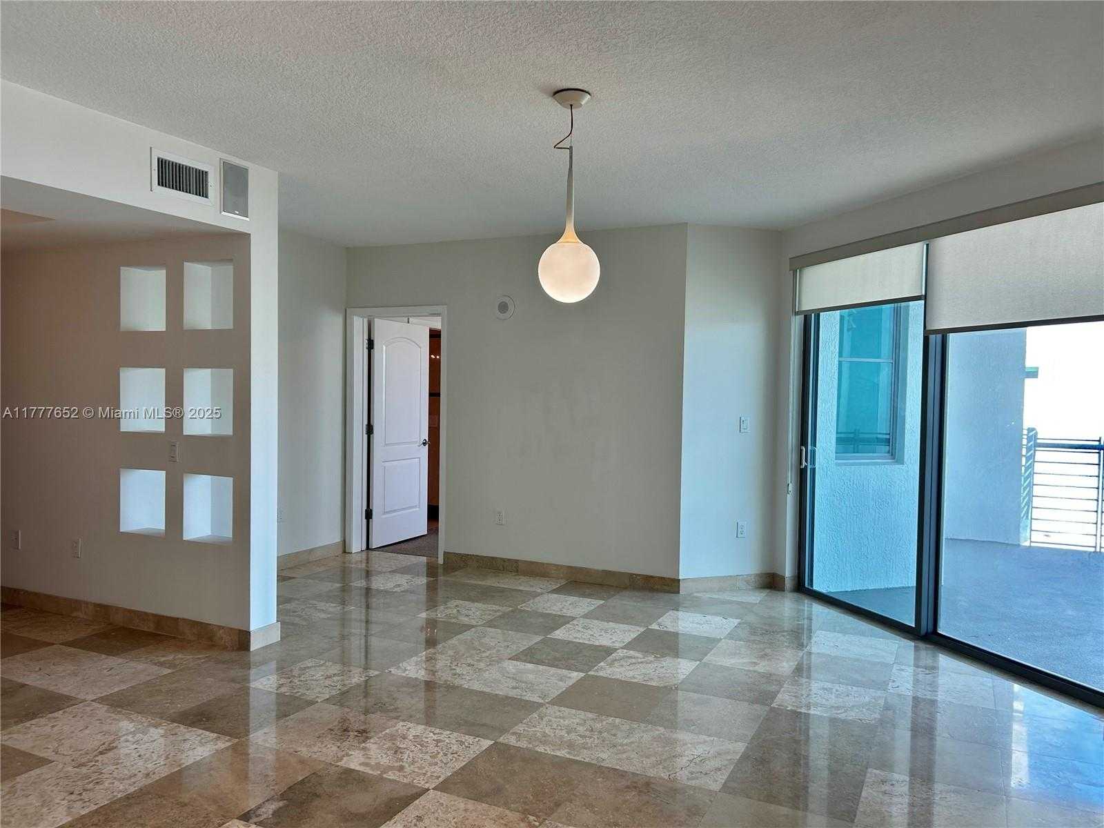 Small Image of 110 WASHINGTON AVE #1814, Miami Beach Number 3
