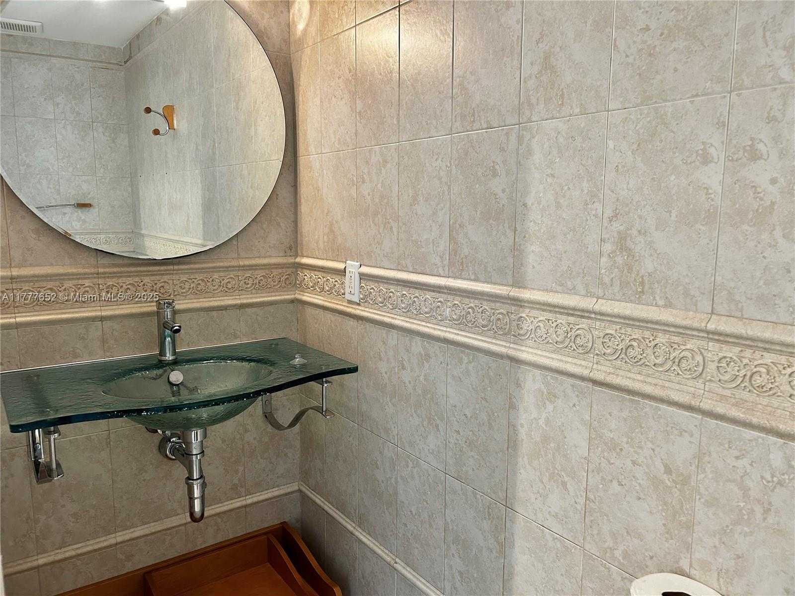 Small Image of 110 WASHINGTON AVE #1814, Miami Beach Number 6