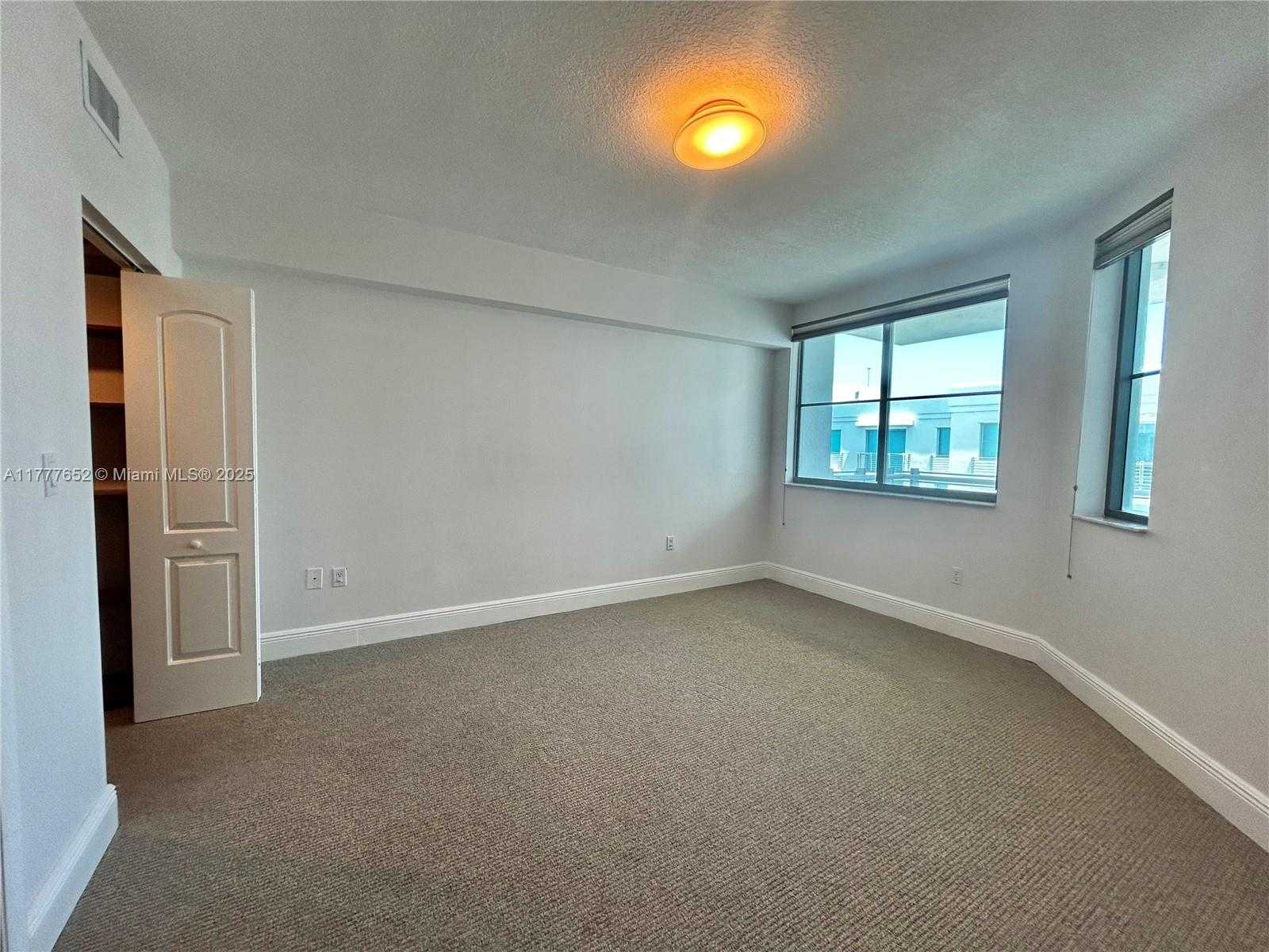 Small Image of 110 WASHINGTON AVE #1814, Miami Beach Number 7