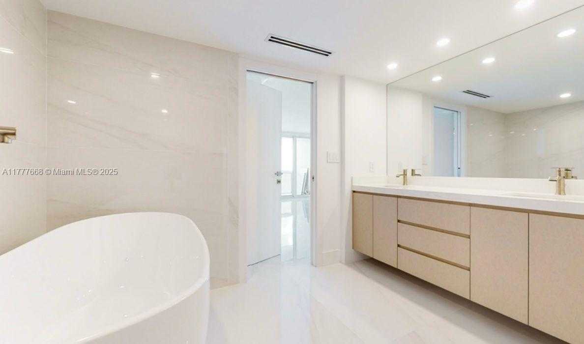 Small Image of 1800 SUNSET HARBOUR DR #1802/4, Miami Beach Number 12