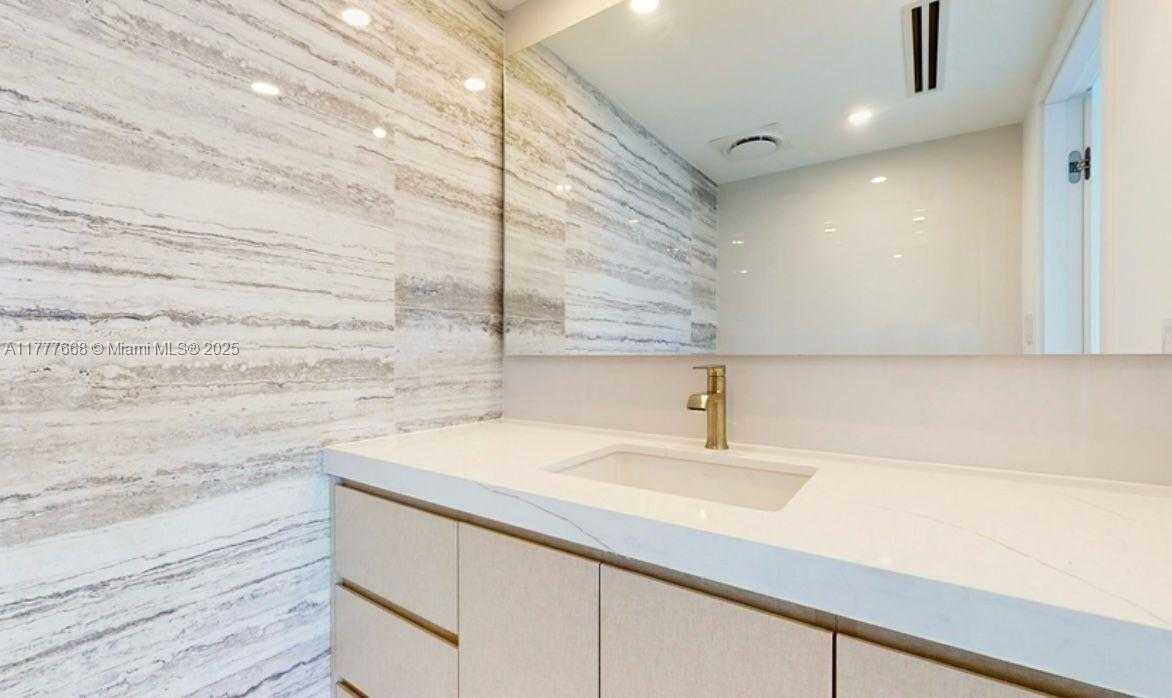 Small Image of 1800 SUNSET HARBOUR DR #1802/4, Miami Beach Number 13