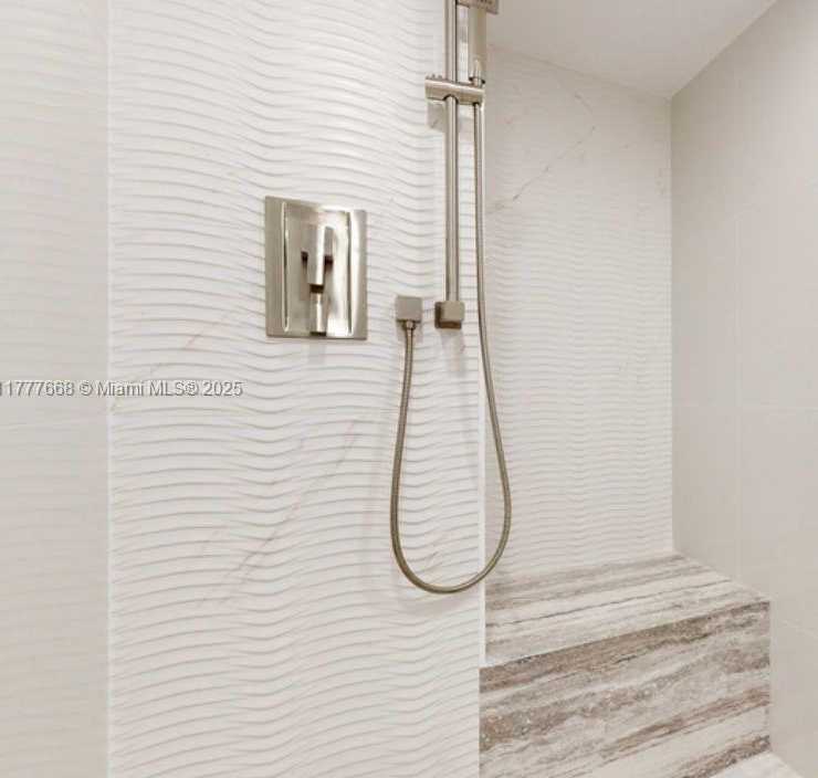 Small Image of 1800 SUNSET HARBOUR DR #1802/4, Miami Beach Number 14