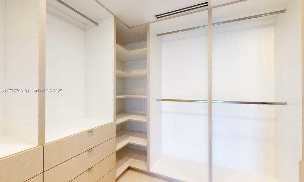 Small Image of 1800 SUNSET HARBOUR DR #1802/4, Miami Beach Number 15