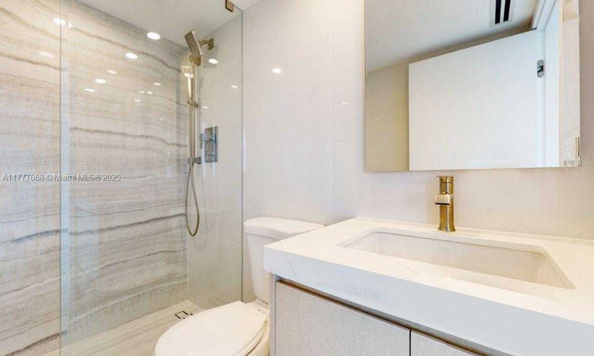 Small Image of 1800 SUNSET HARBOUR DR #1802/4, Miami Beach Number 16