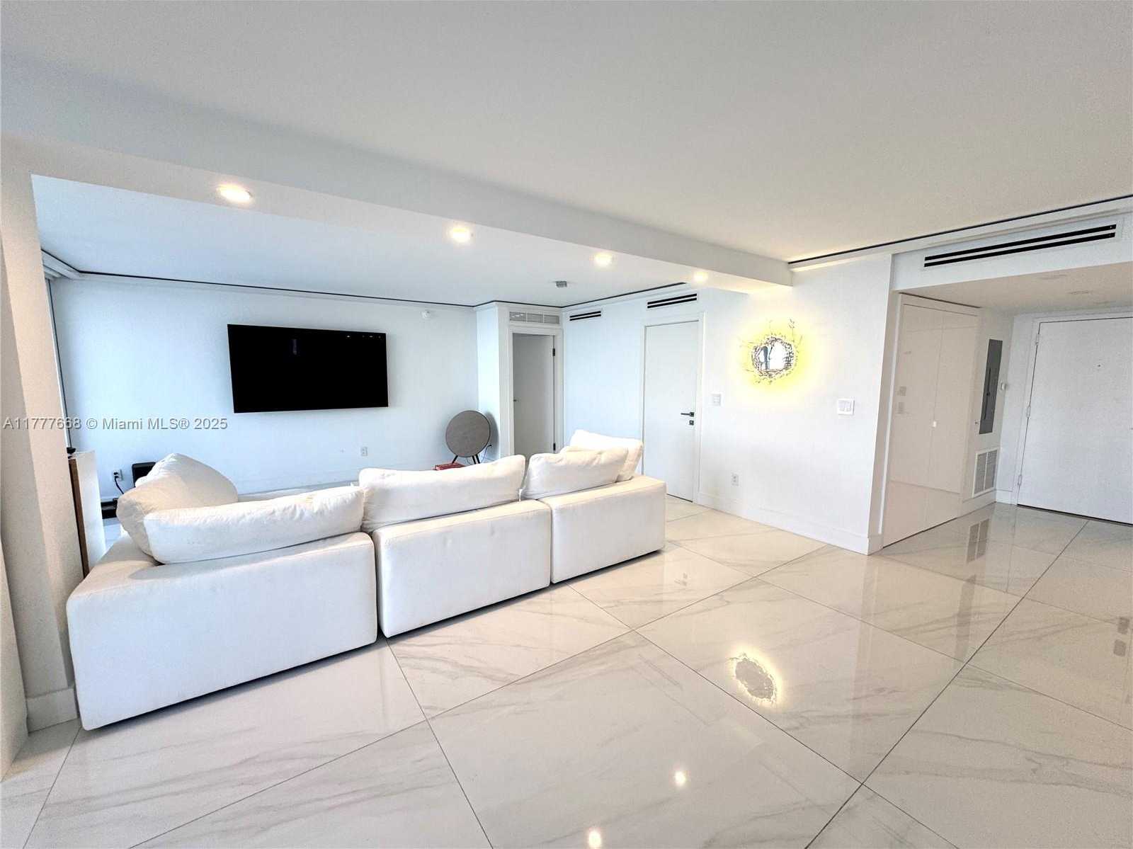 Small Image of 1800 SUNSET HARBOUR DR #1802/4, Miami Beach Number 4