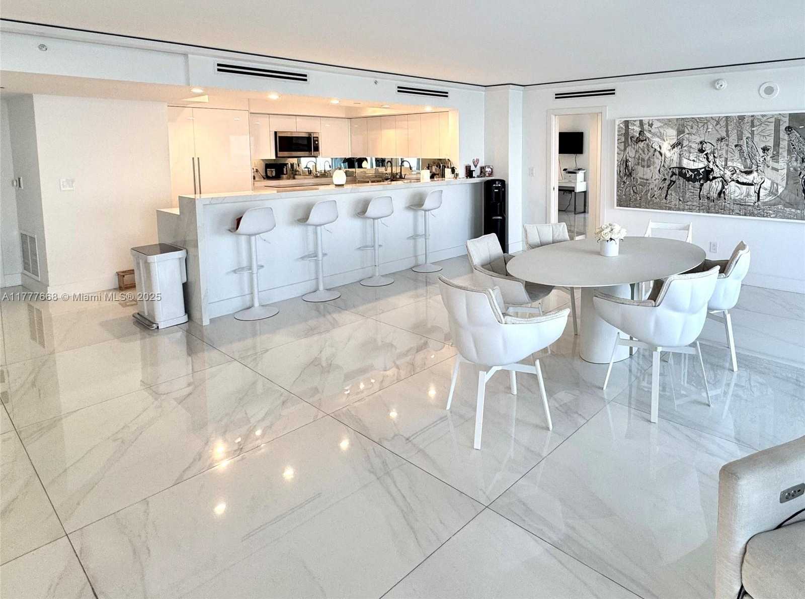 Small Image of 1800 SUNSET HARBOUR DR #1802/4, Miami Beach Number 5