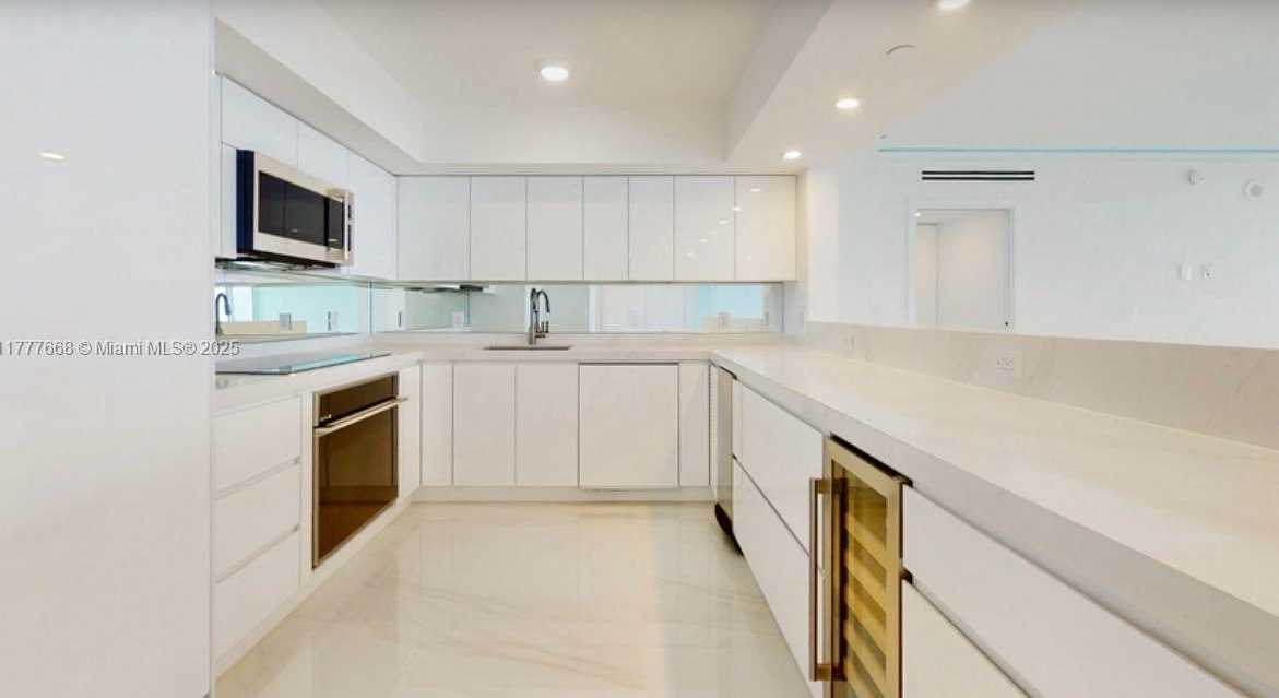 Small Image of 1800 SUNSET HARBOUR DR #1802/4, Miami Beach Number 7