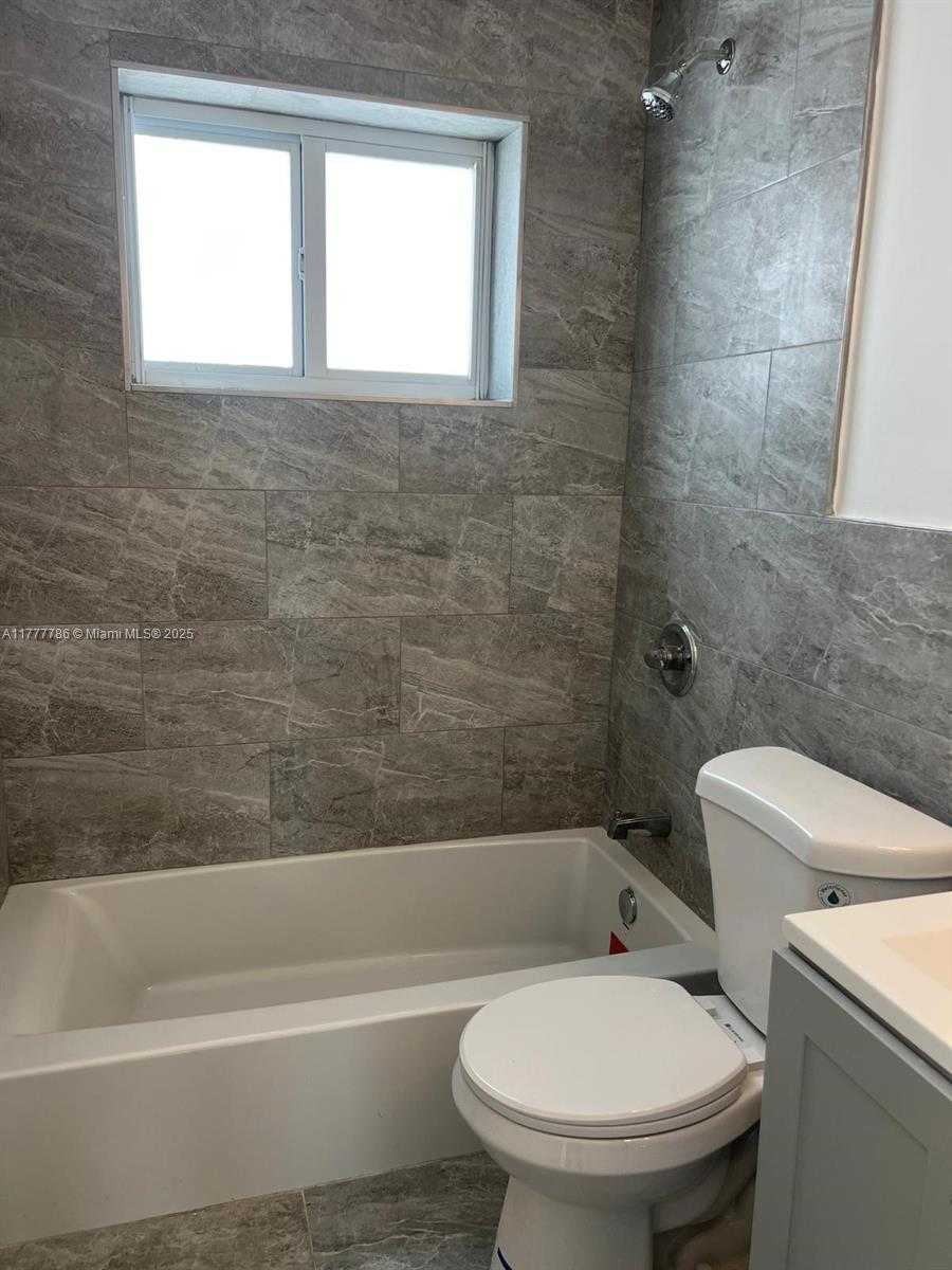 Small Image of 7291 #23, Miami Beach Number 4