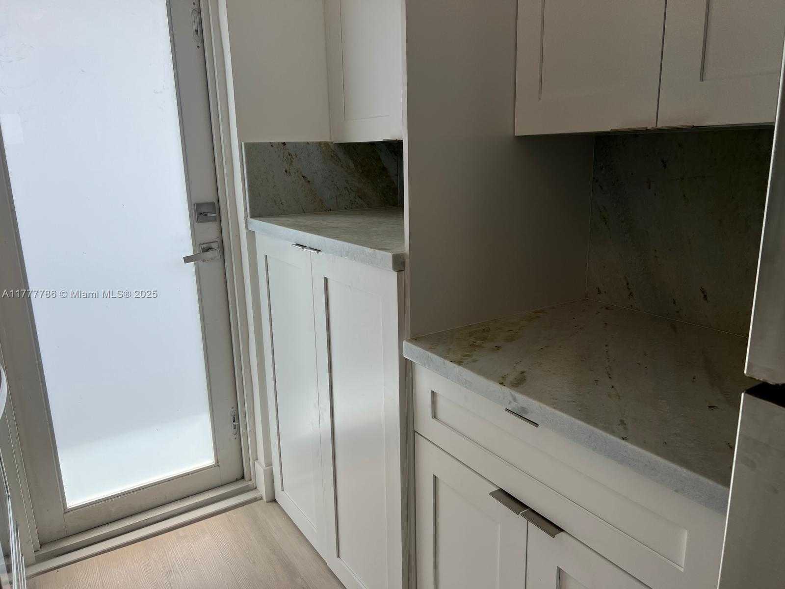 Small Image of 7291 #23, Miami Beach Number 9