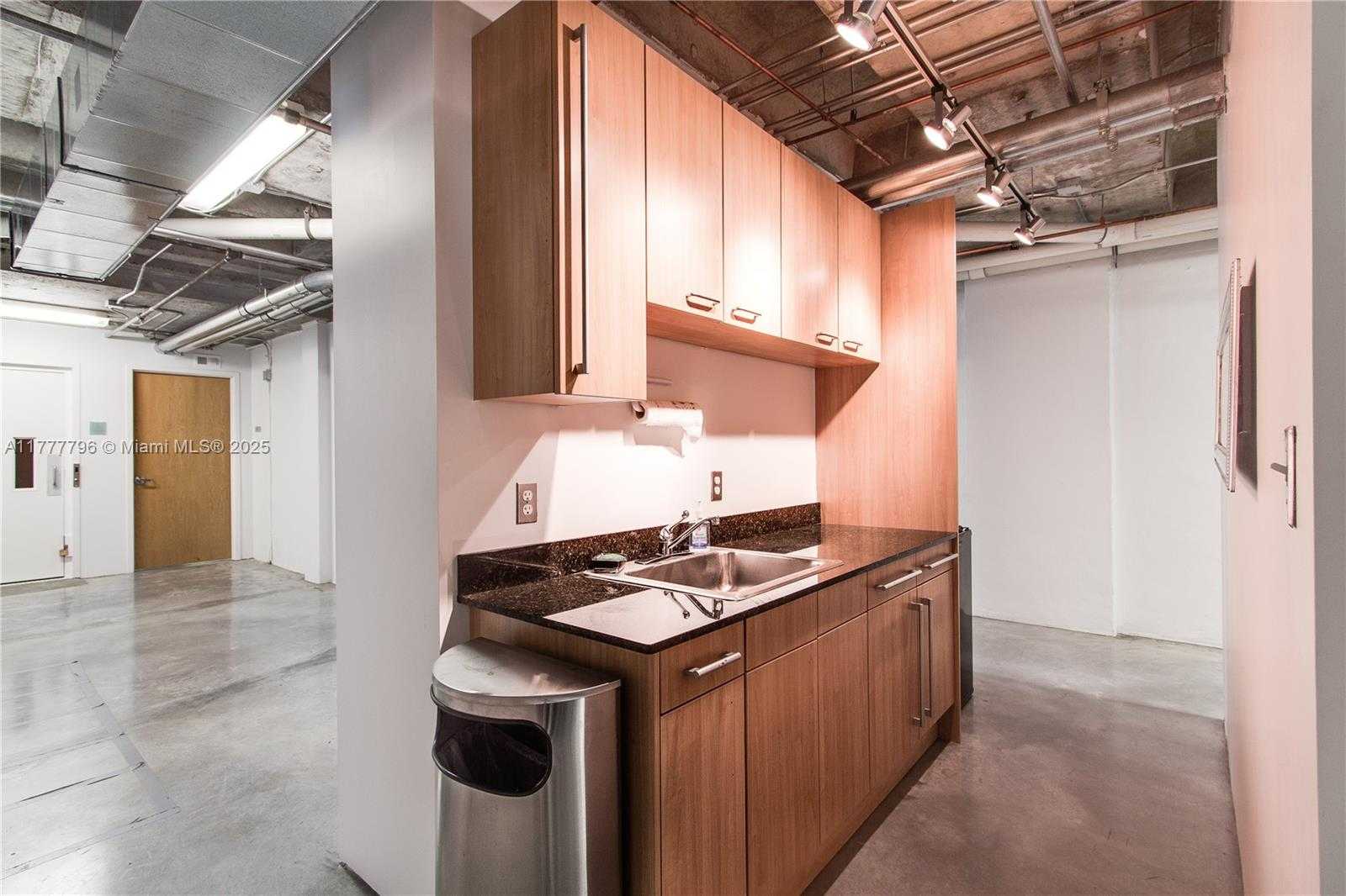 Small Image of 8101 BISCAYNE BLVD #R-613, Miami Number 13