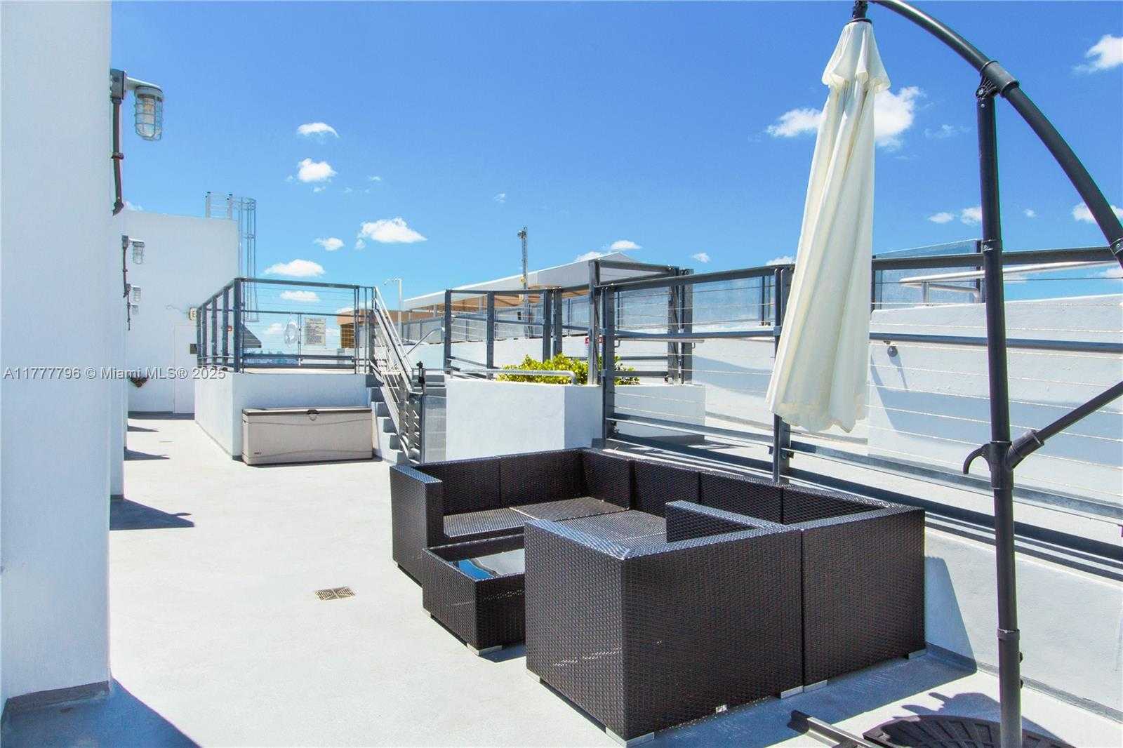Small Image of 8101 BISCAYNE BLVD #R-613, Miami Number 24
