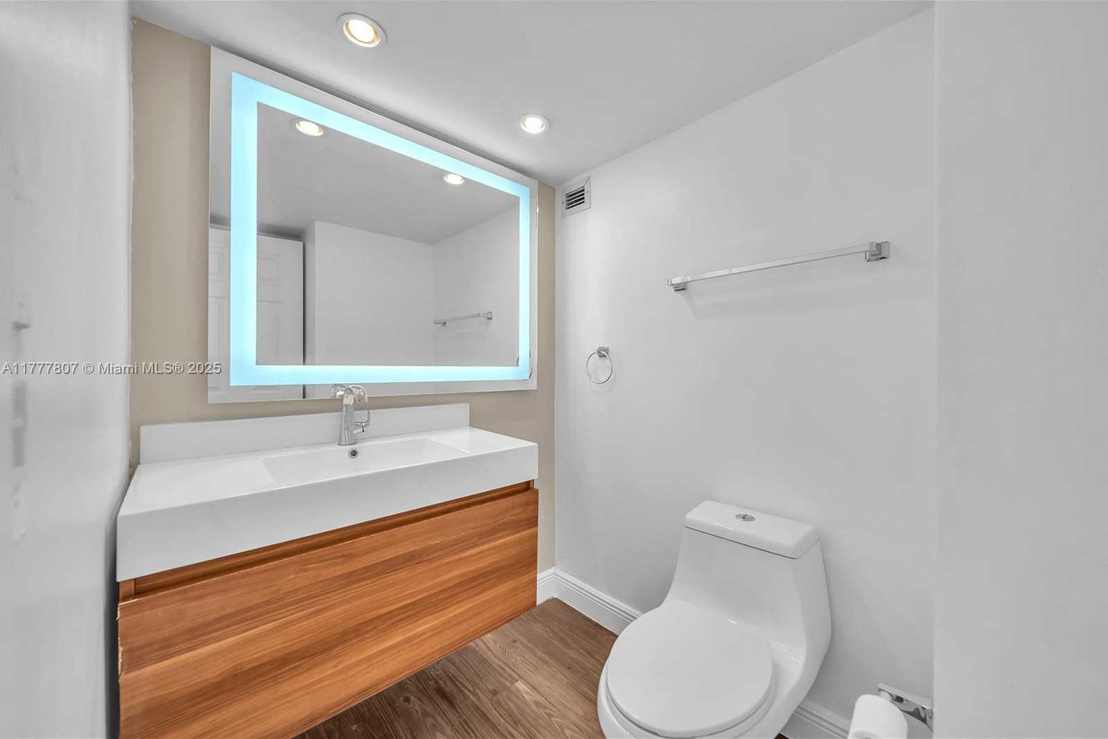 Small Image of 6770 INDIAN CREEK DR #9G, Miami Beach Number 13