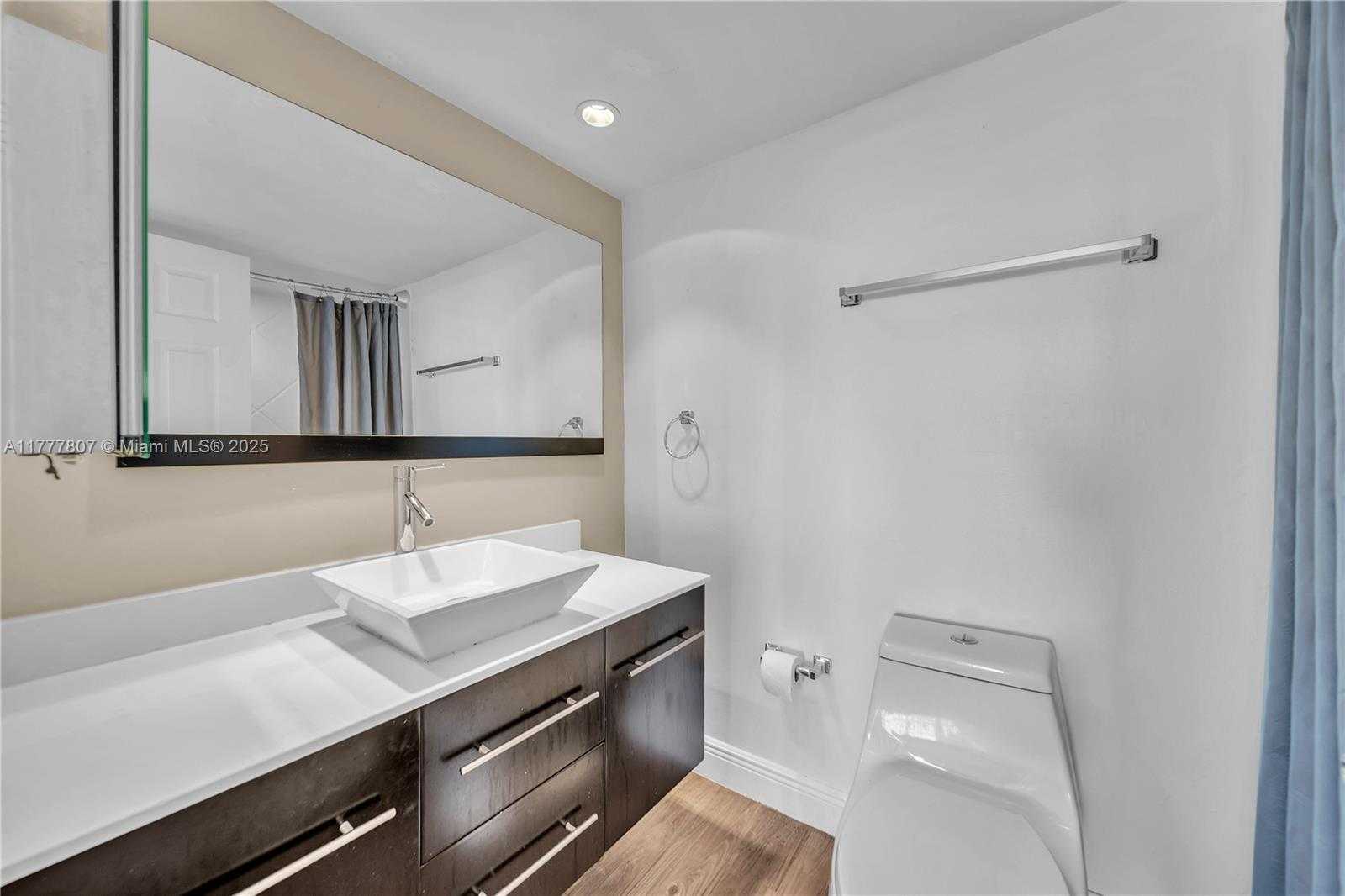 Small Image of 6770 INDIAN CREEK DR #9G, Miami Beach Number 16