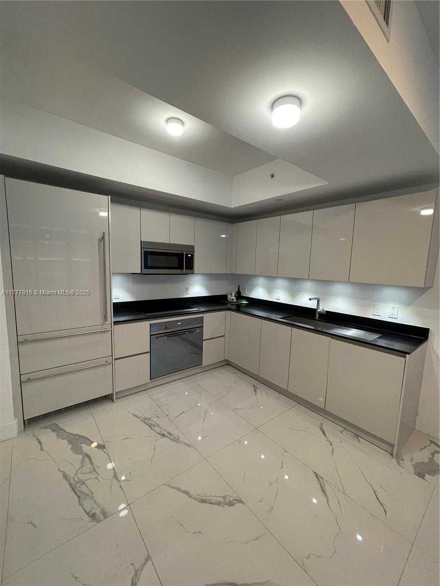 Small Image of 1010 BRICKELL AVE #2106, Miami Number 4