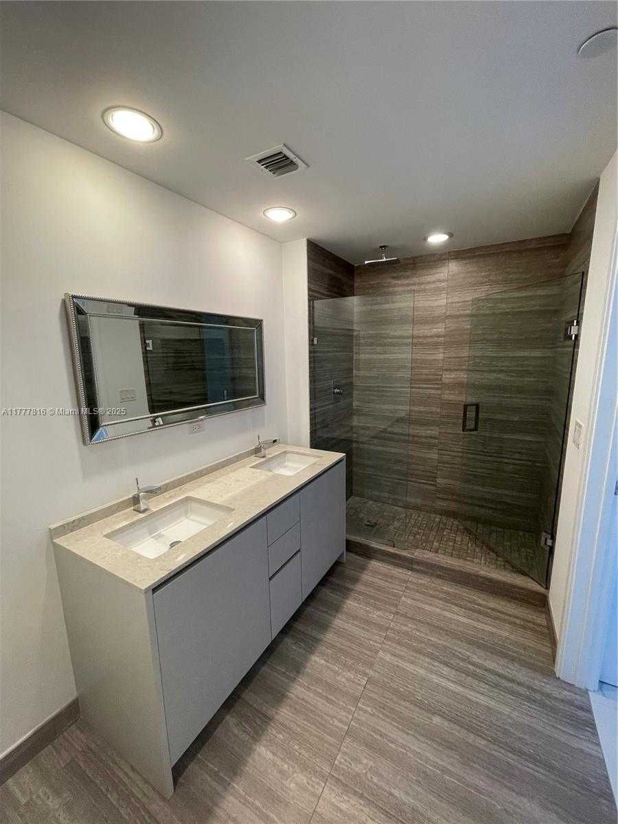 Small Image of 1010 BRICKELL AVE #2106, Miami Number 7