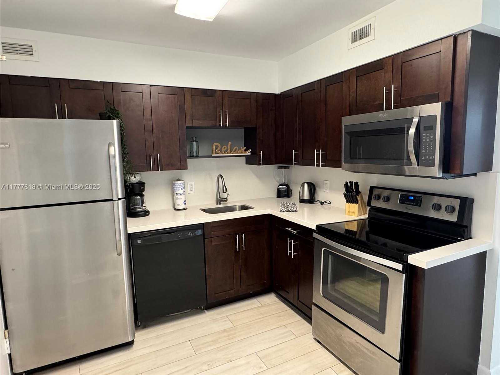 Small Image of 5161 COLLINS AVE #1206, Miami Beach Number 15