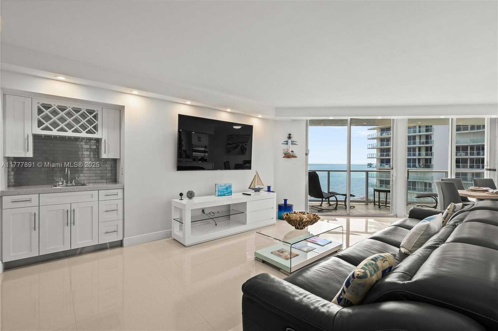 Small Image of 16485 COLLINS AVE #1432, Sunny Isles Beach Number 3