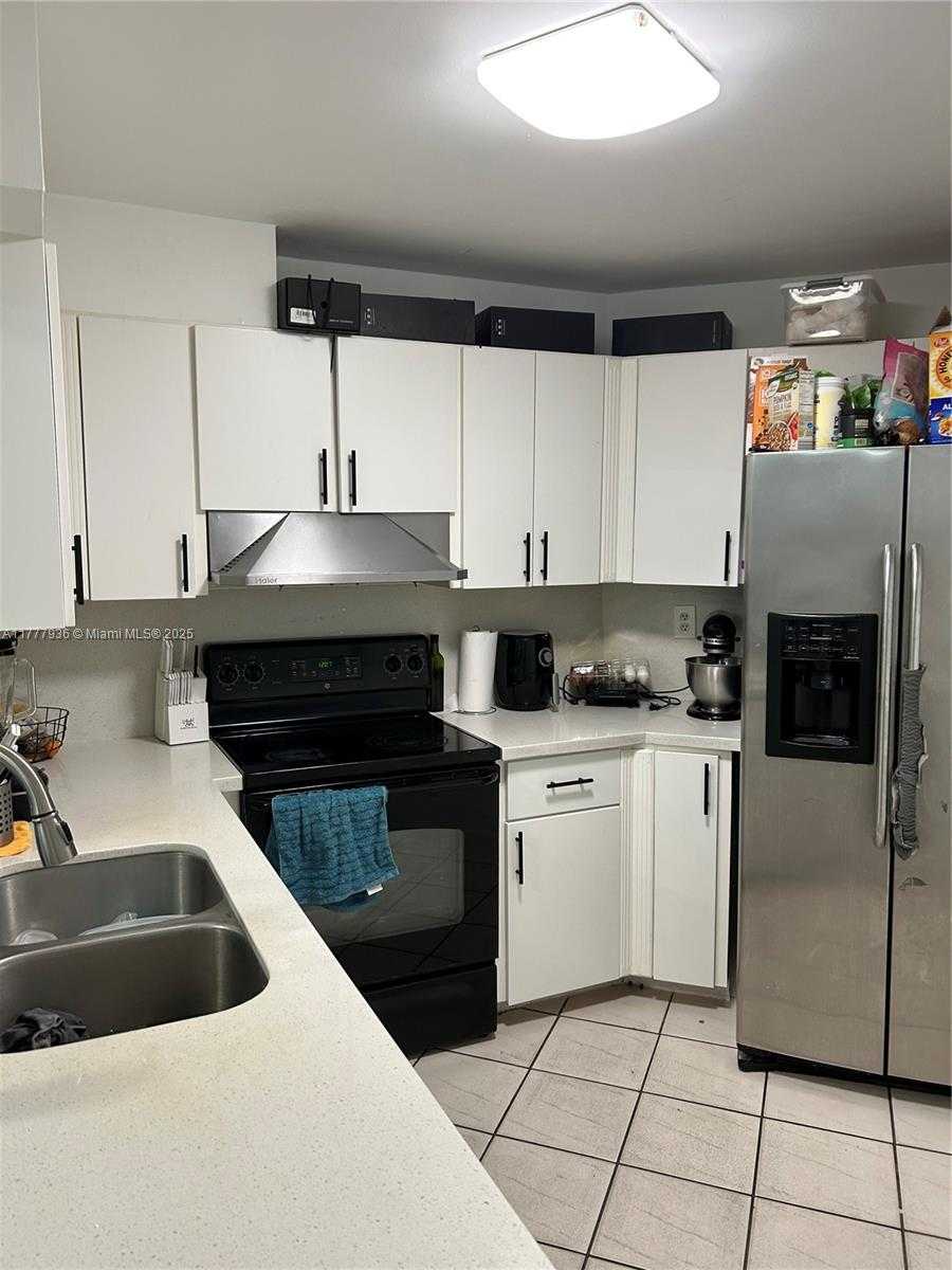 Small Image of 9445 FONTAINEBLEAU BLVD #104, Miami Number 4
