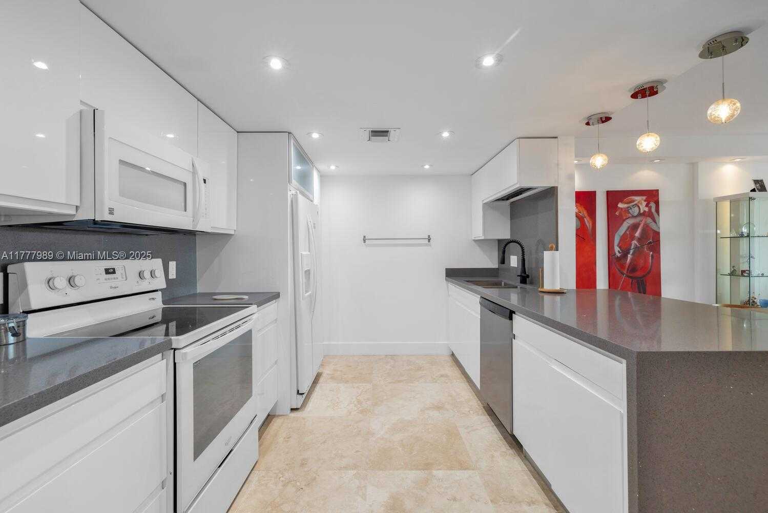 Small Image of 155 OCEAN LANE DR #1111, Key Biscayne Number 13