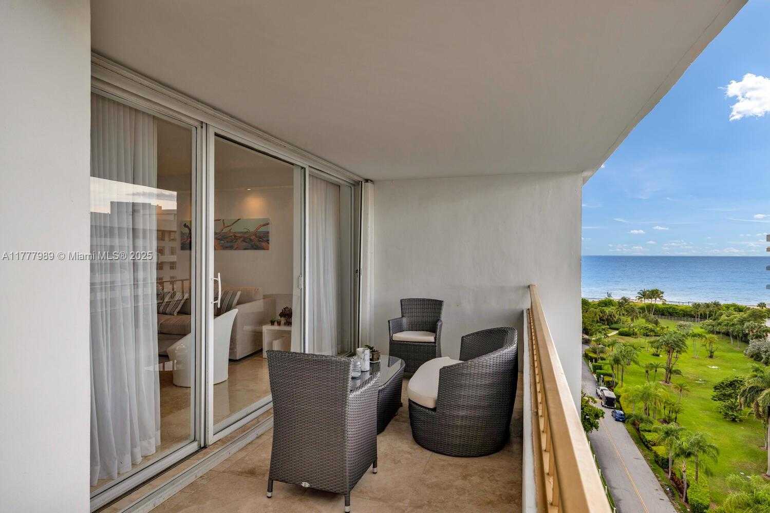 Small Image of 155 OCEAN LANE DR #1111, Key Biscayne Number 3