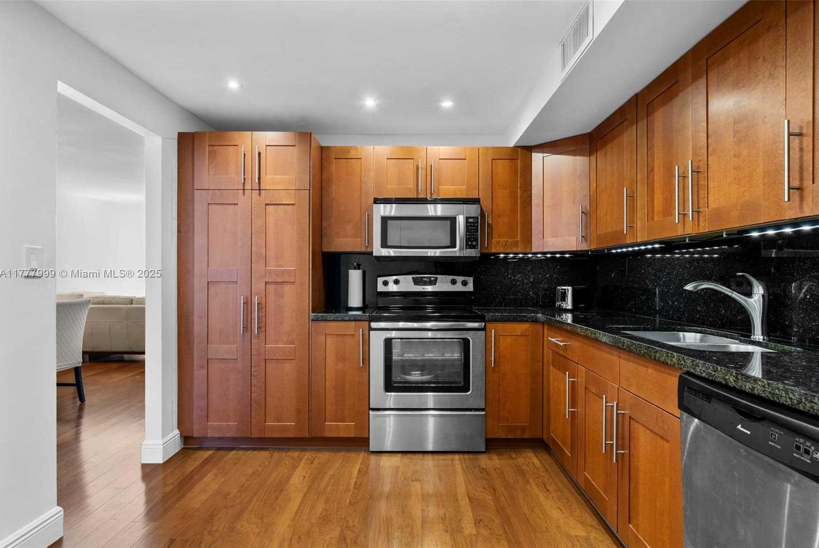 Small Image of 1600 SOUTH OCEAN DR #18J, Hollywood Number 8