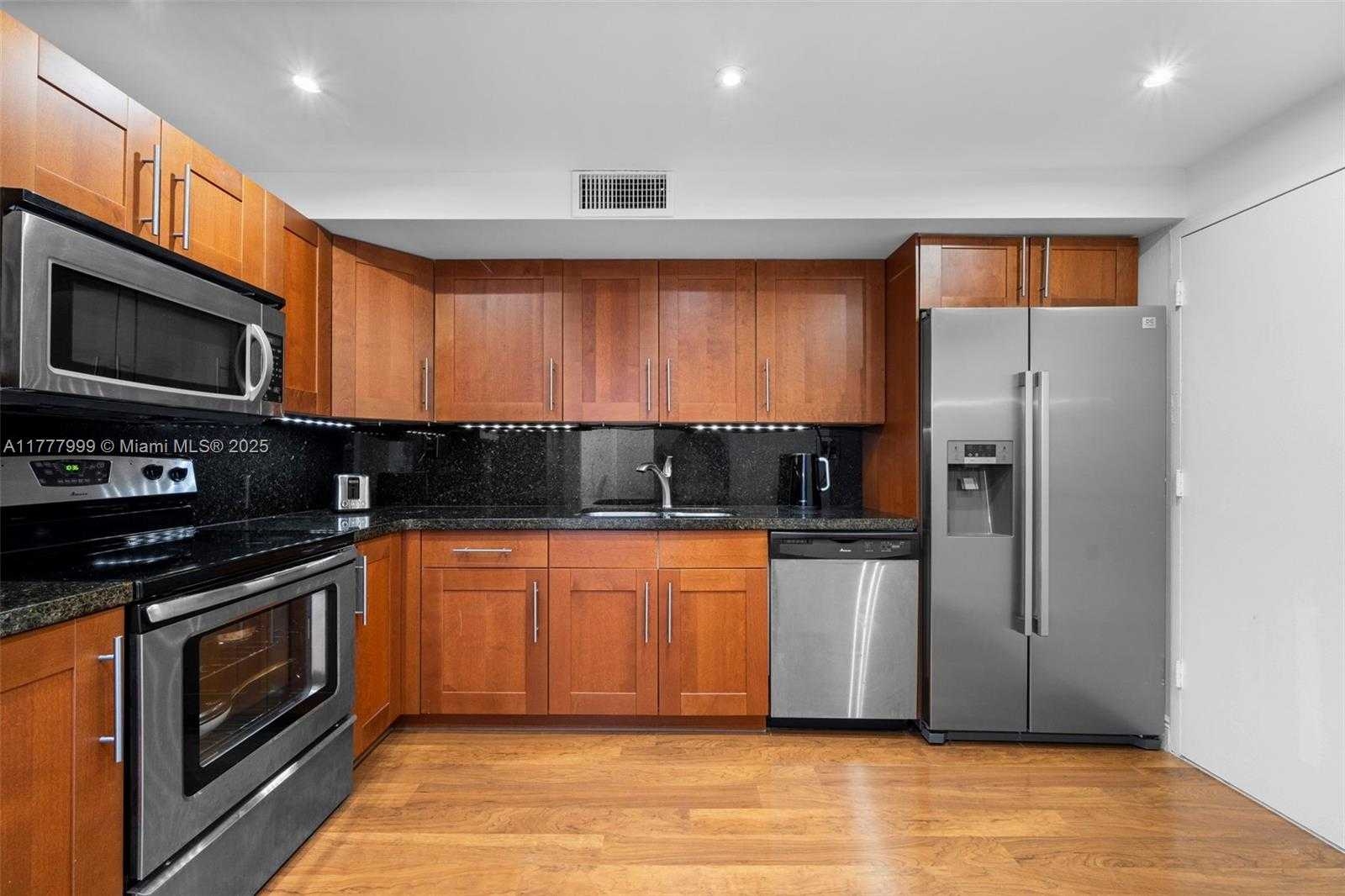 Small Image of 1600 SOUTH OCEAN DR #18J, Hollywood Number 9