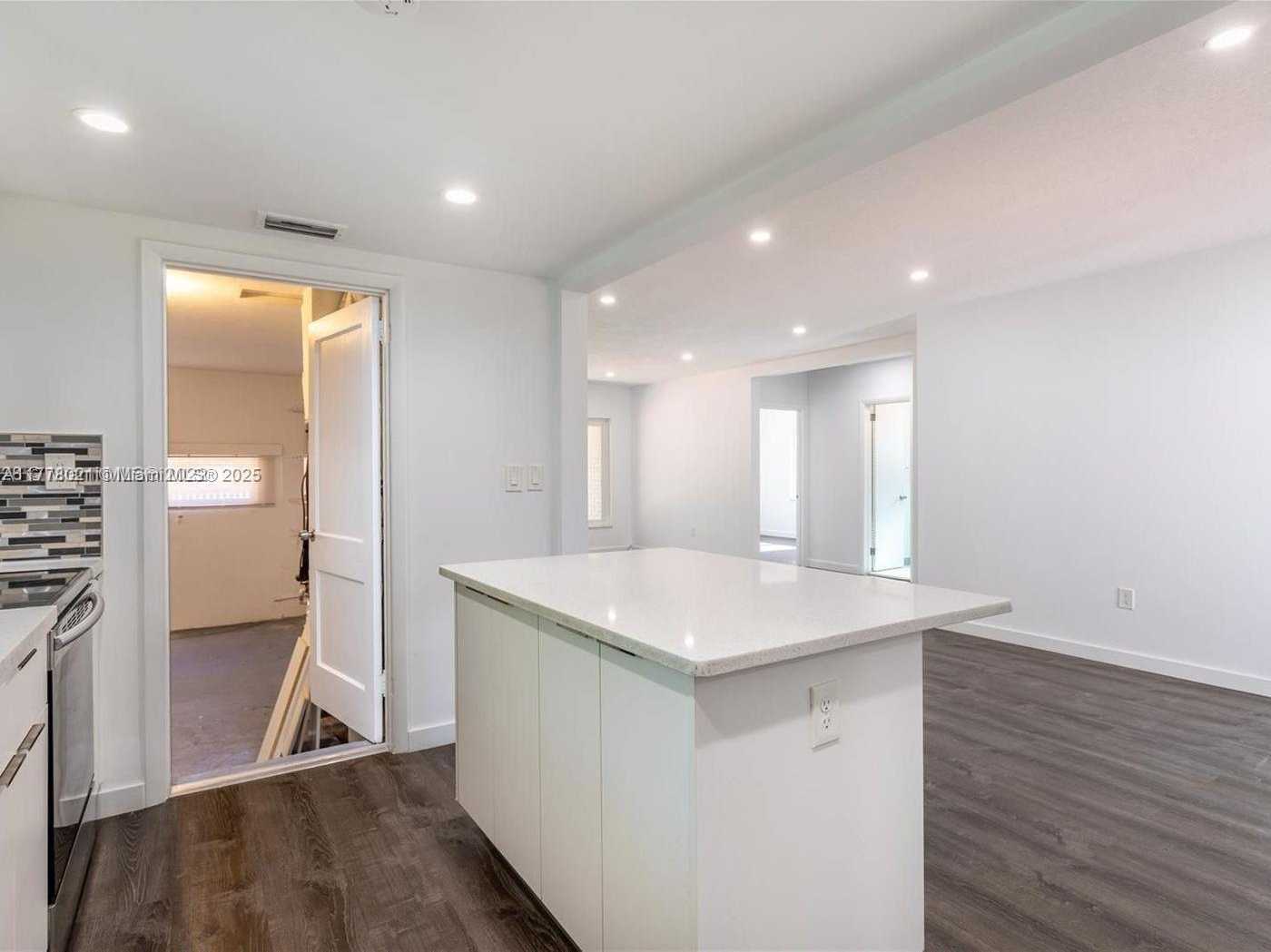 Small Image of 2520 SOUTH WEST 22ND TER #na, Miami Number 12