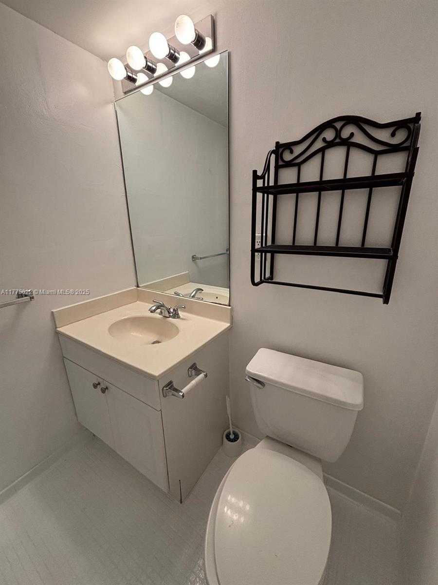 Small Image of 19390 COLLINS AVE #818, Sunny Isles Beach Number 13