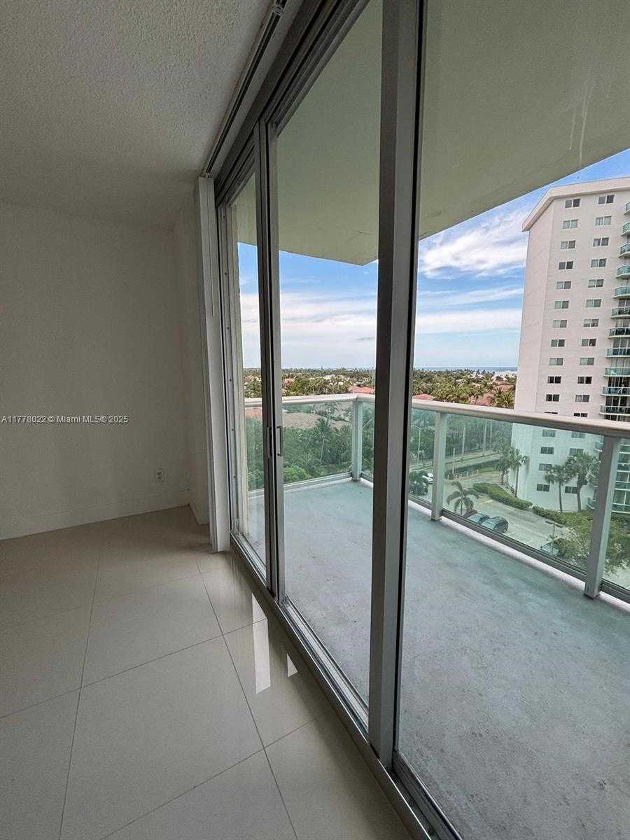 Small Image of 19390 COLLINS AVE #818, Sunny Isles Beach Number 4