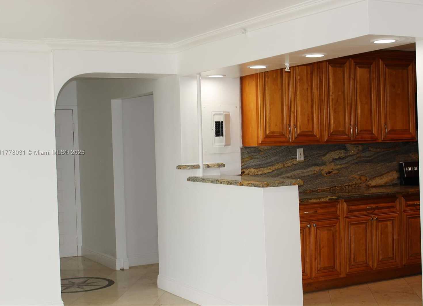 Small Image of 6061 COLLINS AVE #22A, Miami Beach Number 4