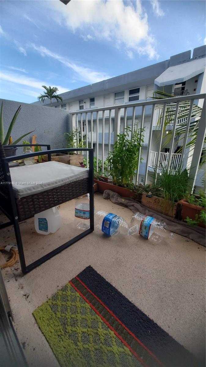 Small Image of 1801 SOUTH TREASURE DR #405, North Bay Village Number 10