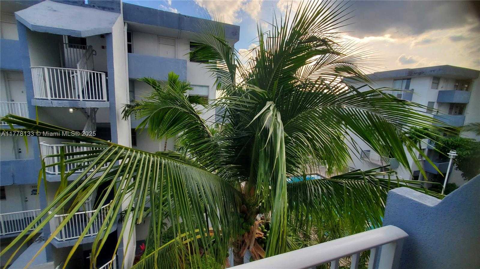 Small Image of 1801 SOUTH TREASURE DR #405, North Bay Village Number 11