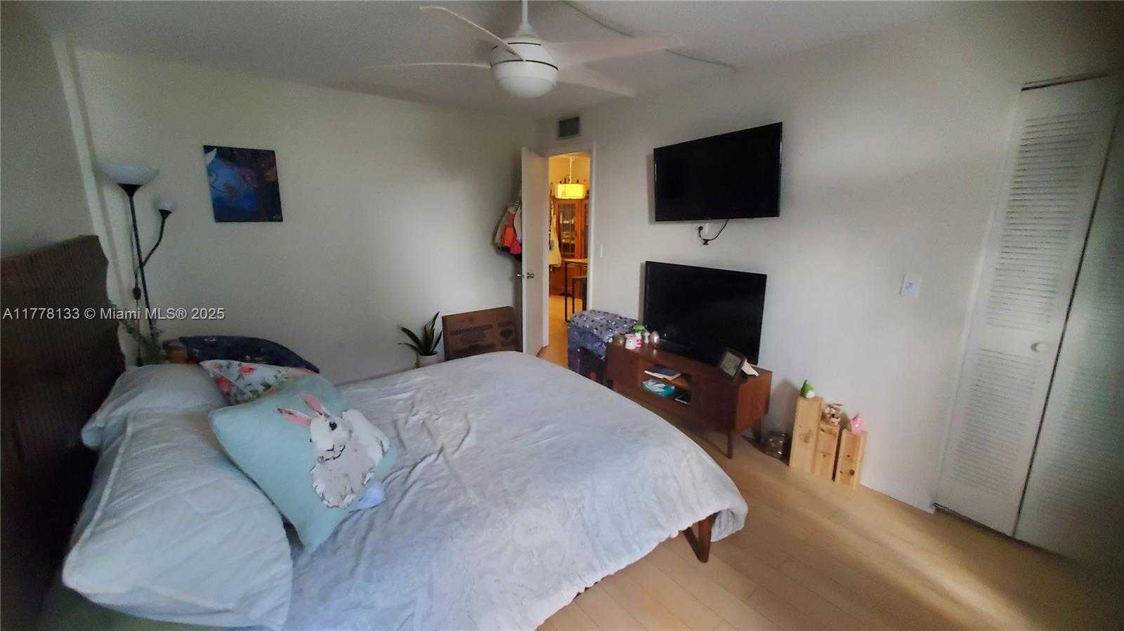 Small Image of 1801 SOUTH TREASURE DR #405, North Bay Village Number 12