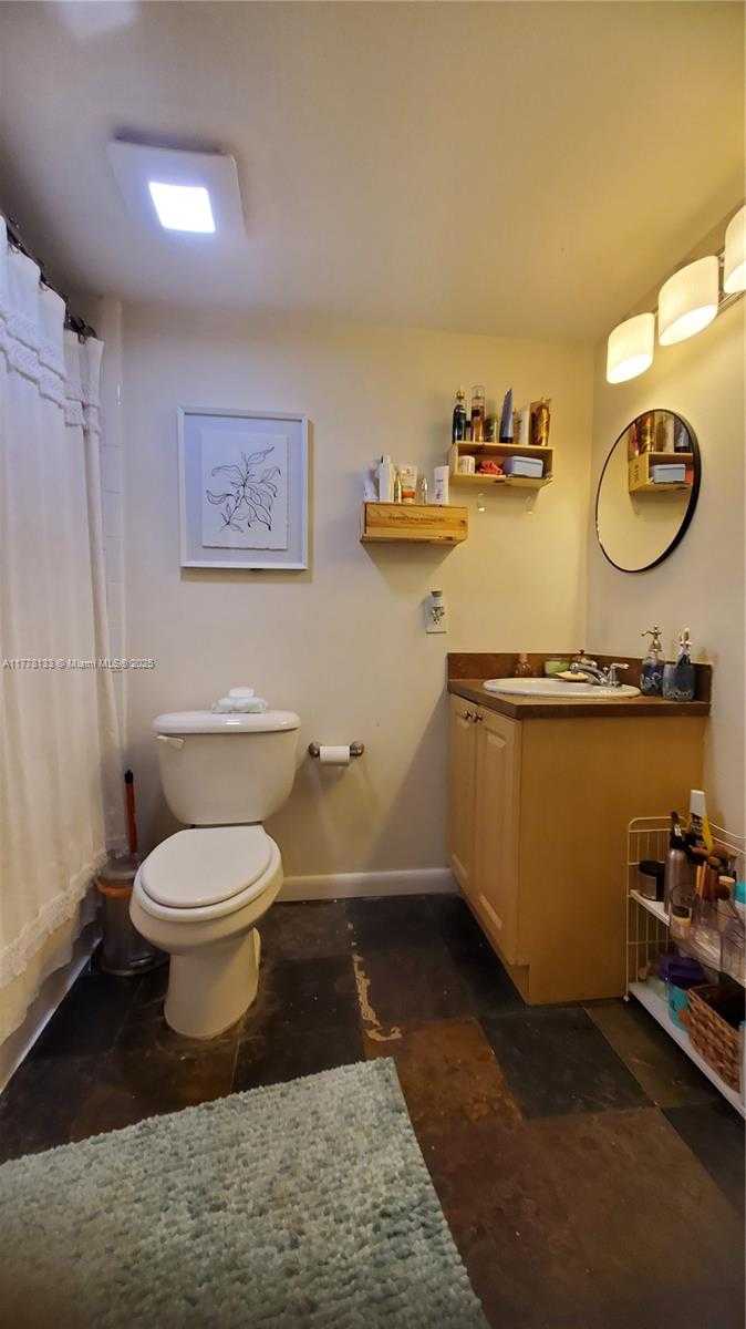 Small Image of 1801 SOUTH TREASURE DR #405, North Bay Village Number 13